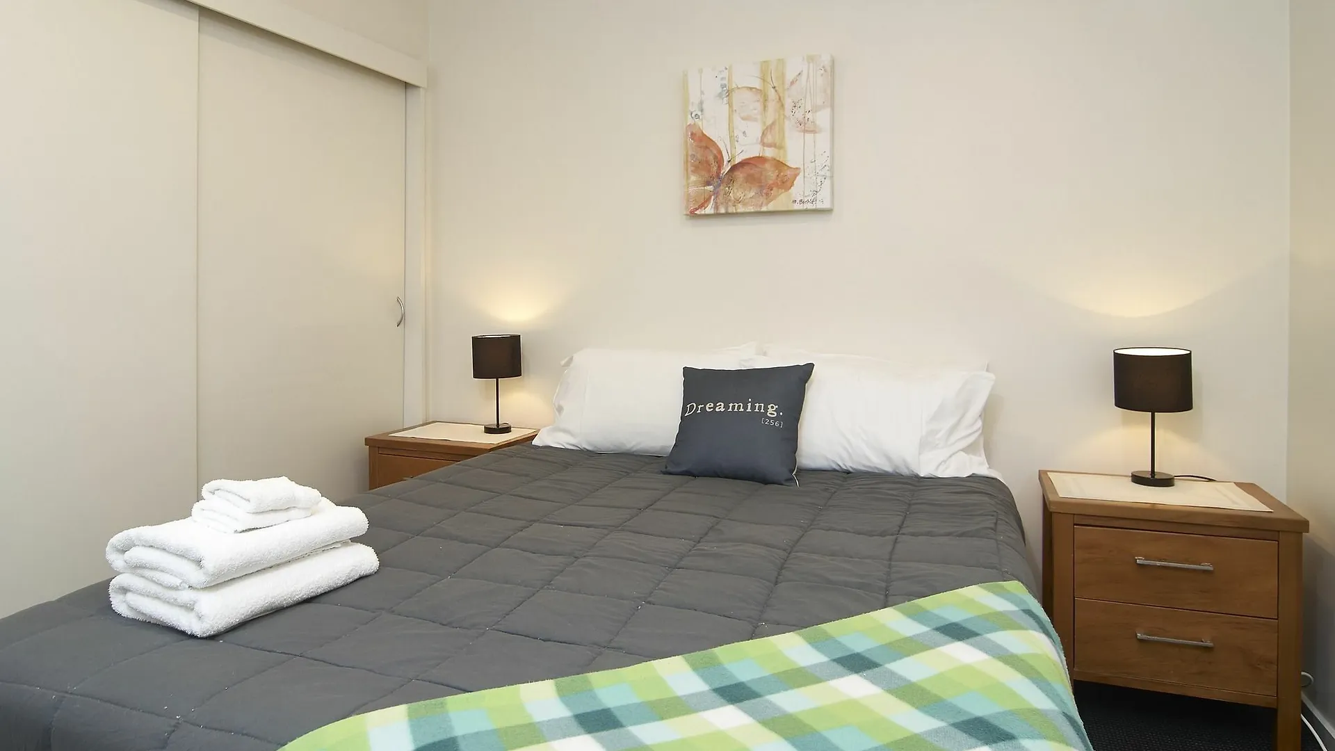 Riccarton Loft - Christchurch Holiday Homes Διαμέρισμα